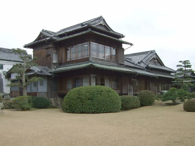 旧伊藤伝右衛門邸の庭園側外観