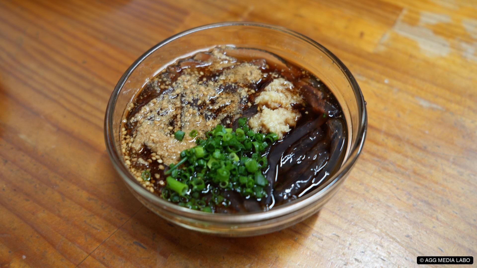 味覚焼の店内で提供されるところてん